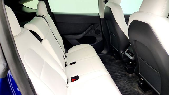 2023 Tesla Model Y Long Range AWD w/ Acceleration Boost & B&W Premium Interior - 23081827 - 26
