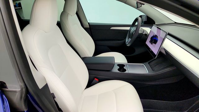 2023 Tesla Model Y Long Range AWD w/ Acceleration Boost & B&W Premium Interior - 23081827 - 27