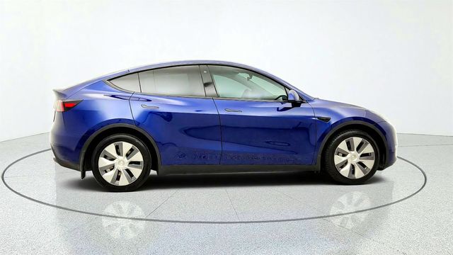 2023 Tesla Model Y Long Range AWD w/ Acceleration Boost & B&W Premium Interior - 23081827 - 3