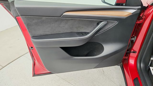 2023 Tesla Model Y Long Range AWD w/ Enhanced Autopilot, 7 Seat Int. & 20'' Wheels - 22944256 - 10