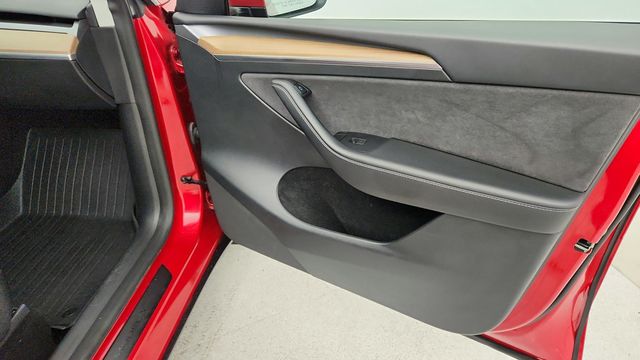 2023 Tesla Model Y Long Range AWD w/ Enhanced Autopilot, 7 Seat Int. & 20'' Wheels - 22944256 - 32