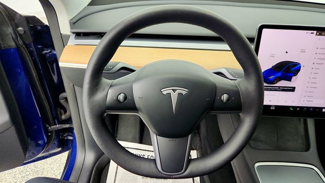 2023 Tesla Model Y Long Range AWD w/ Enhanced Autopilot & 7 Seat Interior - 23009592 - 12