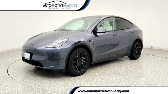 2023 Tesla Model Y Long Range AWD w/ Full Self-Driving, 20'' Wheels, B&W Interior - 23007082 - 0