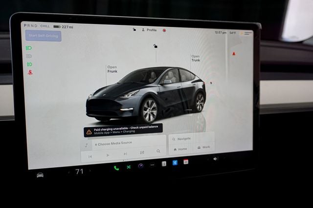 2023 Tesla Model Y *Long Range* *AWD* *White Interior* - 22964855 - 9