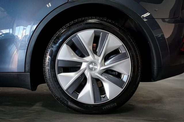 2023 Tesla Model Y *Long Range* *AWD* *White Interior* - 22964855 - 30