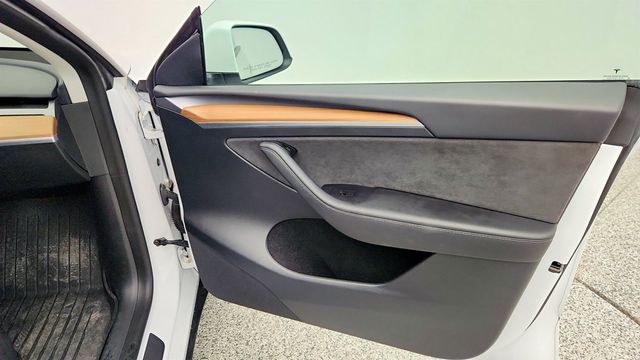 2023 Tesla Model Y Long Range AWD with 20'' Induction Wheels & 7-Passenger Seating - 23009174 - 30