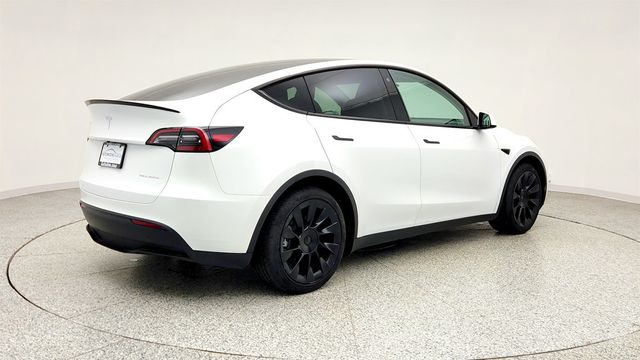 2023 Tesla Model Y Long Range AWD with 20'' Induction Wheels & 7-Passenger Seating - 23009174 - 4