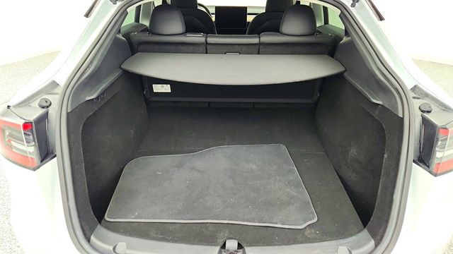 2023 Tesla Model Y Long Range AWD with 20'' Induction Wheels & Acceleration Boost - 22973030 - 26