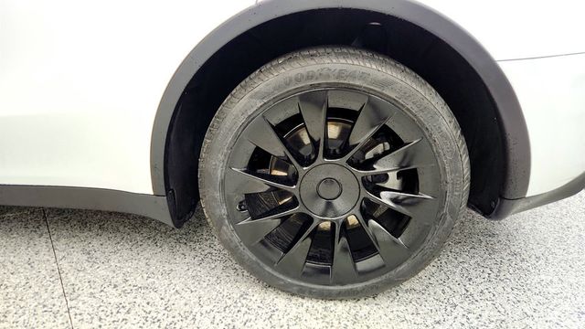2023 Tesla Model Y Long Range AWD with 20'' Induction Wheels & Acceleration Boost - 22973030 - 8