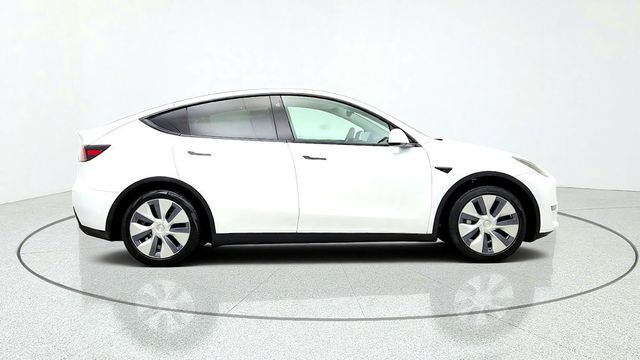 2023 Tesla Model Y Long Range AWD with 7-Passenger Seating - 23094126 - 3