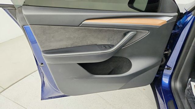 2023 Tesla Model Y Long Range AWD with 7 Seat Interior & 20'' Induction Wheels - 22949150 - 10