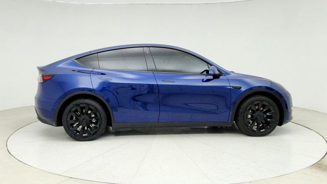 2023 Tesla Model Y Long Range AWD with 7 Seat Interior & 20'' Induction Wheels - 22949150 - 3