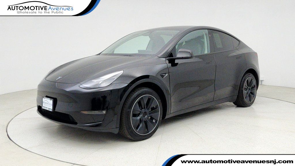 2023 Tesla Model Y Long Range AWD with Acceleration Boost - 22944684 | Video 1