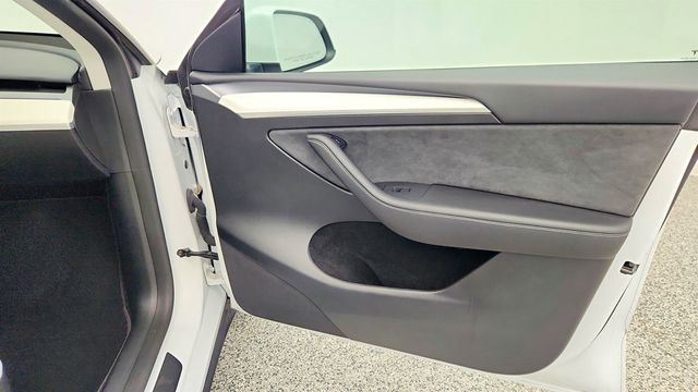2023 Tesla Model Y Long Range AWD w/ White/Black Premium Int. & Acceleration Boost - 23006213 - 29