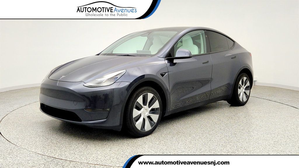 2023 Tesla Model Y Long Range AWD w/ White & Black Premium Interior - 23041706 | Video 1