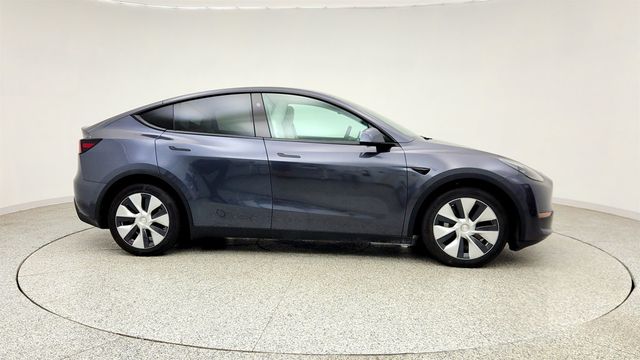 2023 Tesla Model Y Long Range AWD w/ White & Black Premium Interior - 23041706 - 3
