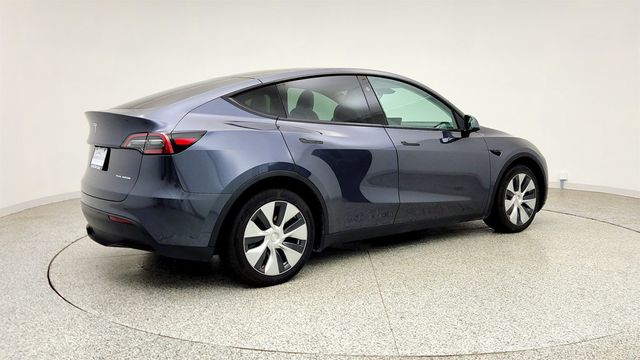 2023 Tesla Model Y Long Range AWD w/ White & Black Premium Interior - 23041706 - 4