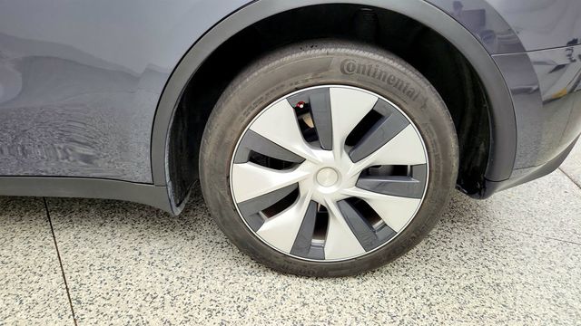 2023 Tesla Model Y Long Range AWD w/ White & Black Premium Interior - 23041706 - 8