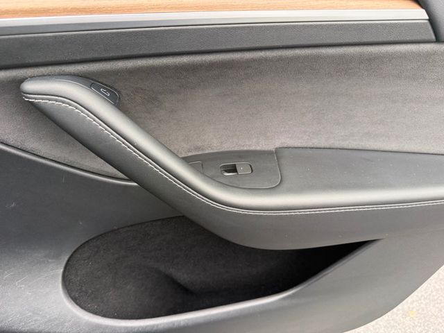 2023 Tesla Model Y **MODEL Y LONG RANGE AWD**THIRD ROW SEATING**7 PASSENGERS** - 23017913 - 31