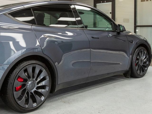 2023 Tesla Model Y Performance AWD - 22958678 - 32