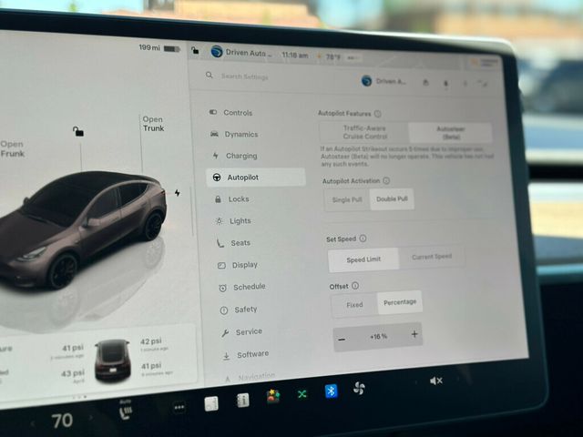 2023 Tesla Model Y Performance AWD - 22906726 - 35