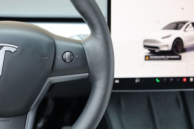 2023 Tesla Model Y Performance AWD - 22935954 - 29