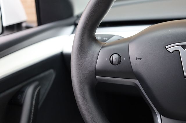 2023 Tesla Model Y Performance AWD - 22935954 - 30