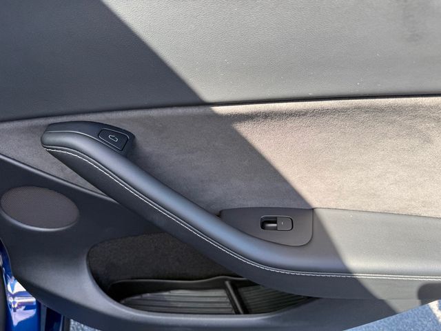 2023 Tesla Model Y Performance AWD - 22924133 - 31