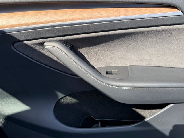 2023 Tesla Model Y Performance AWD - 22924133 - 35