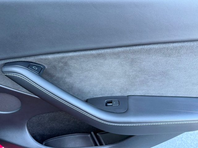 2023 Tesla Model Y Performance AWD - 22924822 - 31