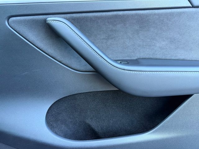 2023 Tesla Model Y Performance AWD - 22924822 - 35
