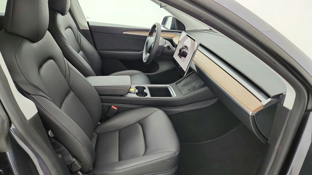 2023 Tesla Model Y Performance AWD - 22942108 - 28