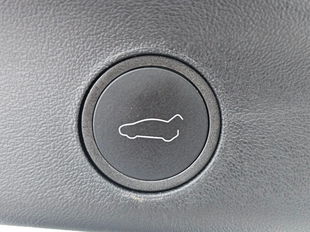 2023 Tesla Model Y Performance AWD - 22954701 - 32