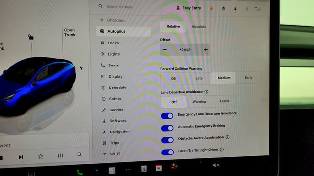 2023 Tesla Model Y Performance AWD with White & Black Premium Interior - 22973232 - 19