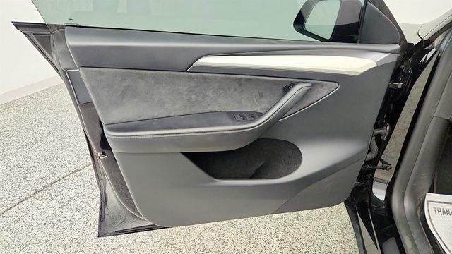 2023 Tesla Model Y Performance AWD w/ White & Black Premium Interior - 23000718 - 10