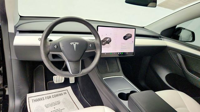 2023 Tesla Model Y Performance AWD w/ White & Black Premium Interior - 23000718 - 11