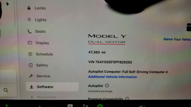 2023 Tesla Model Y Performance AWD w/ White & Black Premium Interior - 23000718 - 13