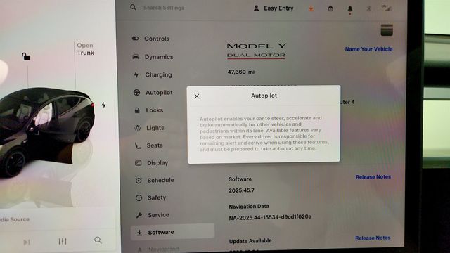 2023 Tesla Model Y Performance AWD w/ White & Black Premium Interior - 23000718 - 15