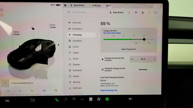 2023 Tesla Model Y Performance AWD w/ White & Black Premium Interior - 23000718 - 17