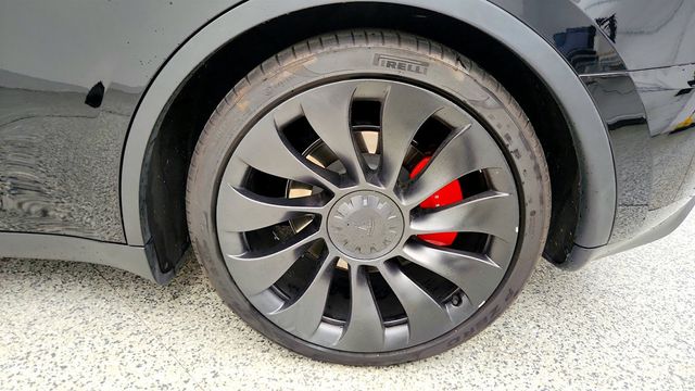 2023 Tesla Model Y Performance AWD w/ White & Black Premium Interior - 23000718 - 8