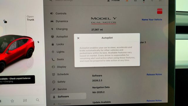 2023 Tesla Model Y Performance AWD w/ White & Black Premium Interior - 23006284 - 15