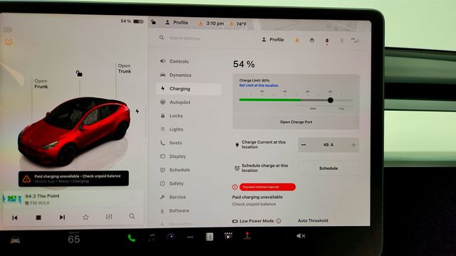 2023 Tesla Model Y Performance AWD w/ White & Black Premium Interior - 23006284 - 17