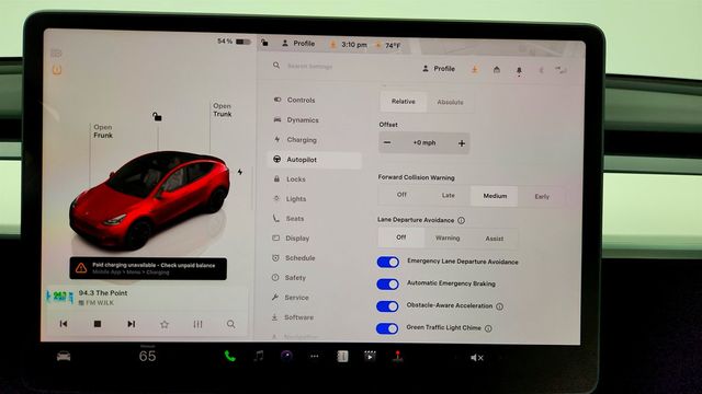 2023 Tesla Model Y Performance AWD w/ White & Black Premium Interior - 23006284 - 19