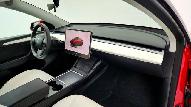 2023 Tesla Model Y Performance AWD w/ White & Black Premium Interior - 23006284 - 28