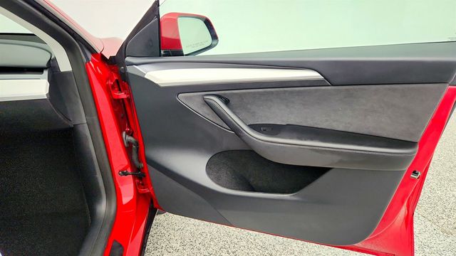 2023 Tesla Model Y Performance AWD w/ White & Black Premium Interior - 23006284 - 29