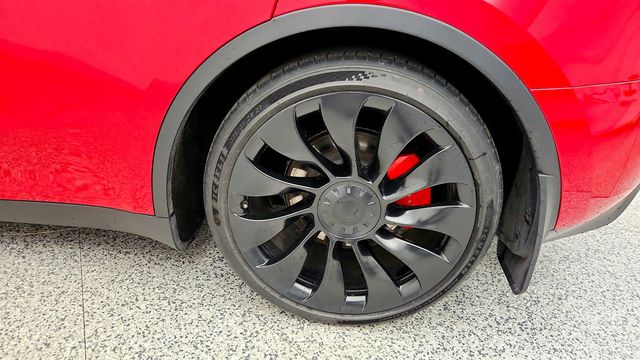 2023 Tesla Model Y Performance AWD w/ White & Black Premium Interior - 23006284 - 8