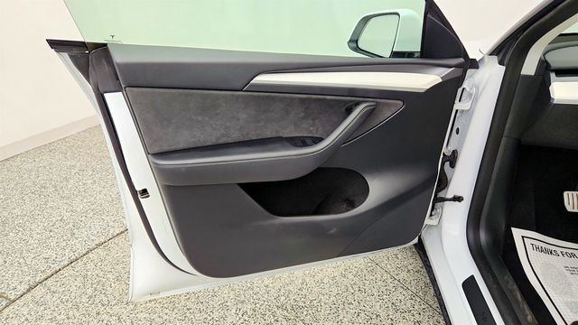 2023 Tesla Model Y Performance AWD w/ White & Black Premium Interior - 23080890 - 10