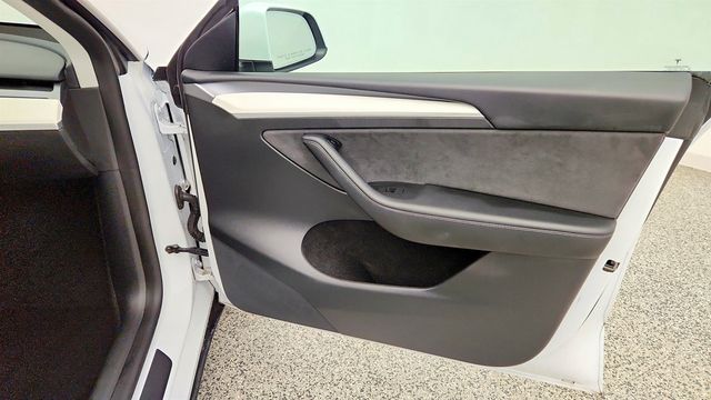 2023 Tesla Model Y Performance AWD w/ White & Black Premium Interior - 23080890 - 27