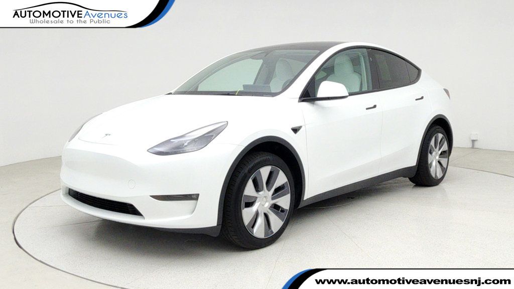 2023 Tesla Model Y RWD with White & Black Premium Interior - 22943270 | Video 1