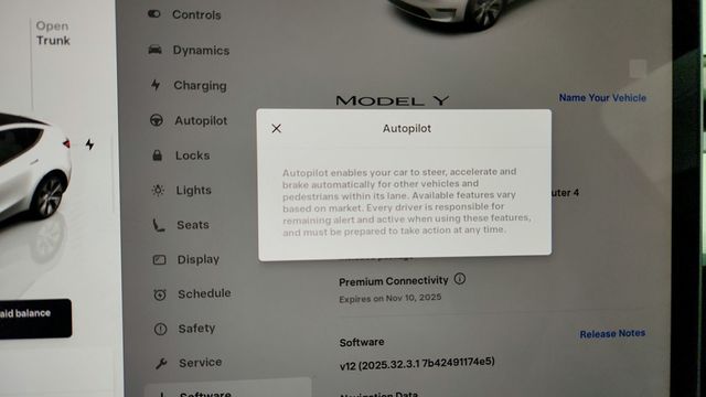 2023 Tesla Model Y RWD with White & Black Premium Interior - 22943270 - 16